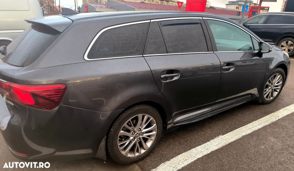 Toyota Avensis 2.0 D-4D Executive Terracotta - 3