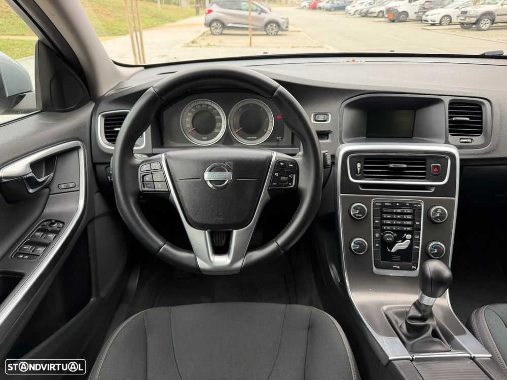 Volvo V60 1.6 D2 Drive Momentum Start/Stop - 8