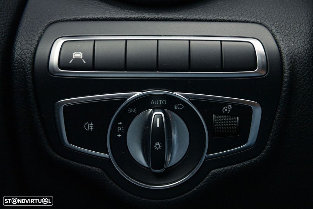 Mercedes-Benz C 300 e T 9G-TRONIC Night Edition - 23