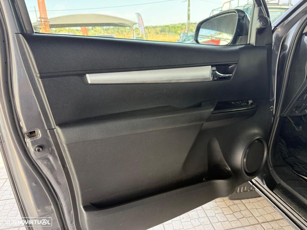 Toyota Hilux - 12