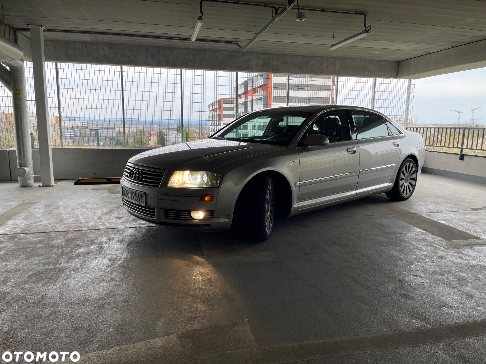 Audi A8 4.2 L Quattro - 3