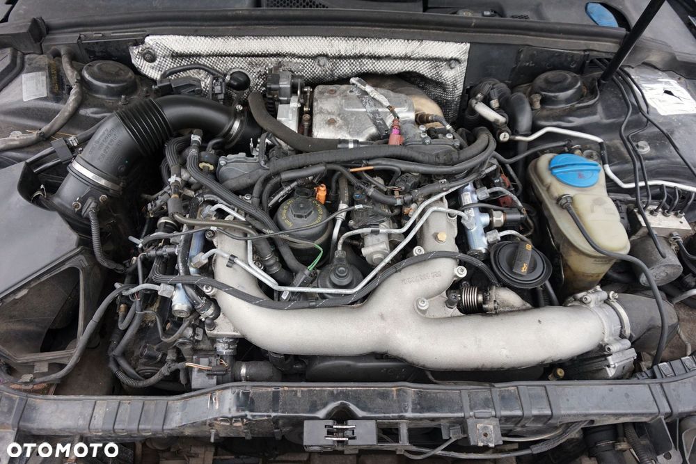 AUDI A5 I 8T COUPE 2008 LZ9Y 2.7 TDI CAMA 190KM KSS CZARNY na części - 11