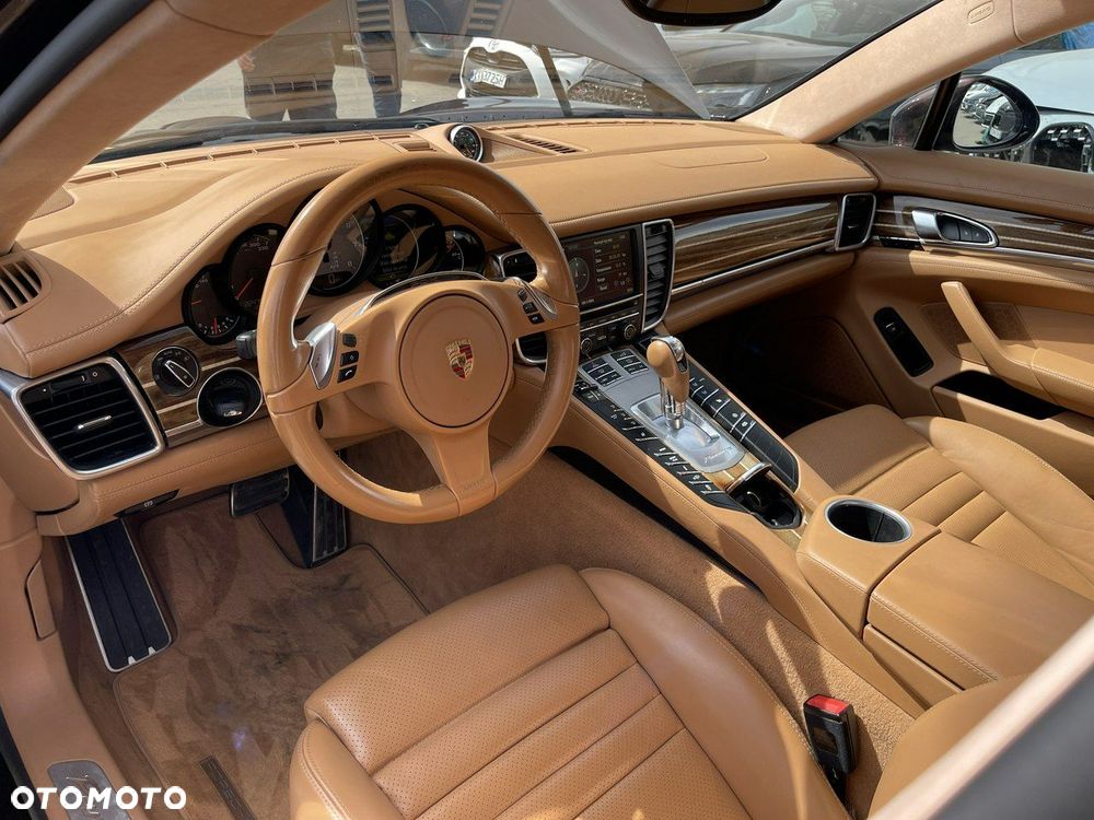 Porsche Panamera GTS PDK - 9