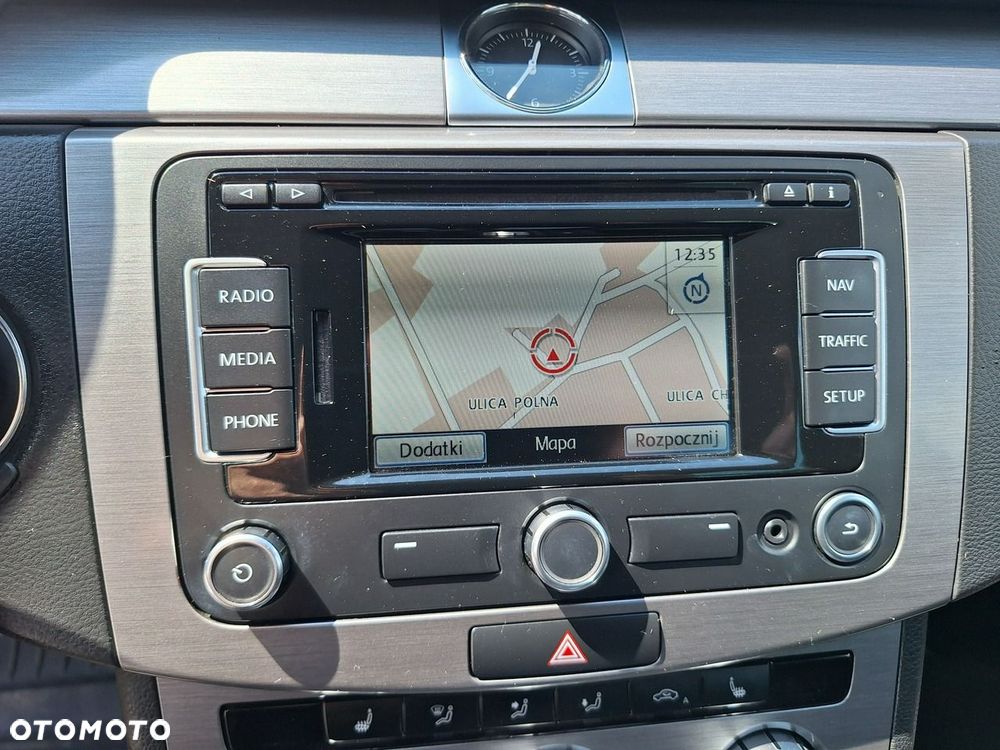 Volkswagen Passat - 25