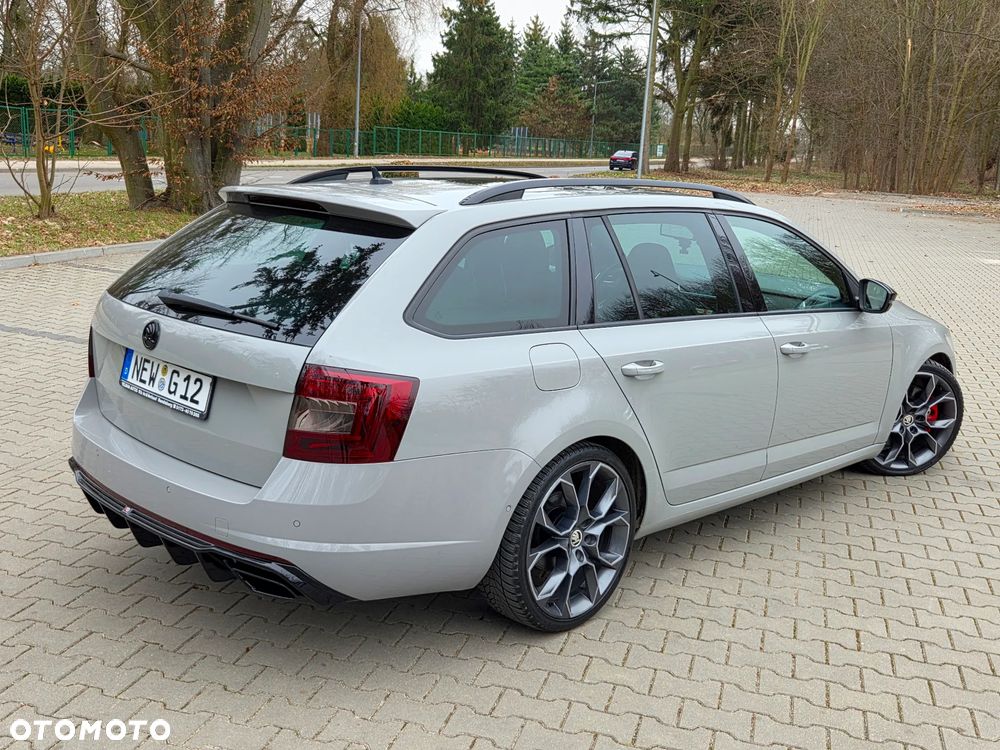 Skoda Octavia 2.0 TDI DSG RS - 11