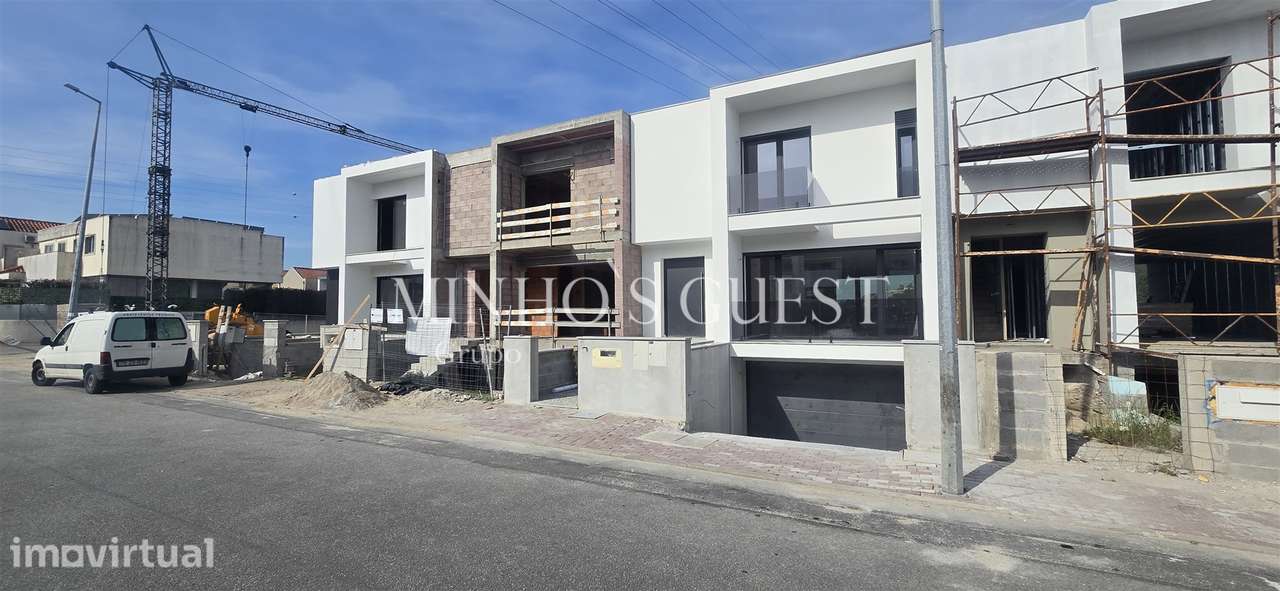Exclusiva Moradia V3 c/ Suite, Closet e Jardim em Palmeira, Braga - Grande imagem: 4/32