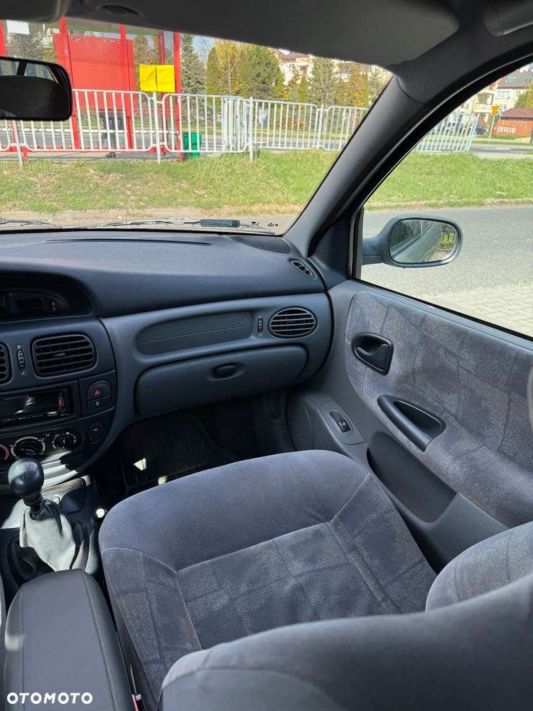 Renault Megane 1.6 RXE 16V - 17