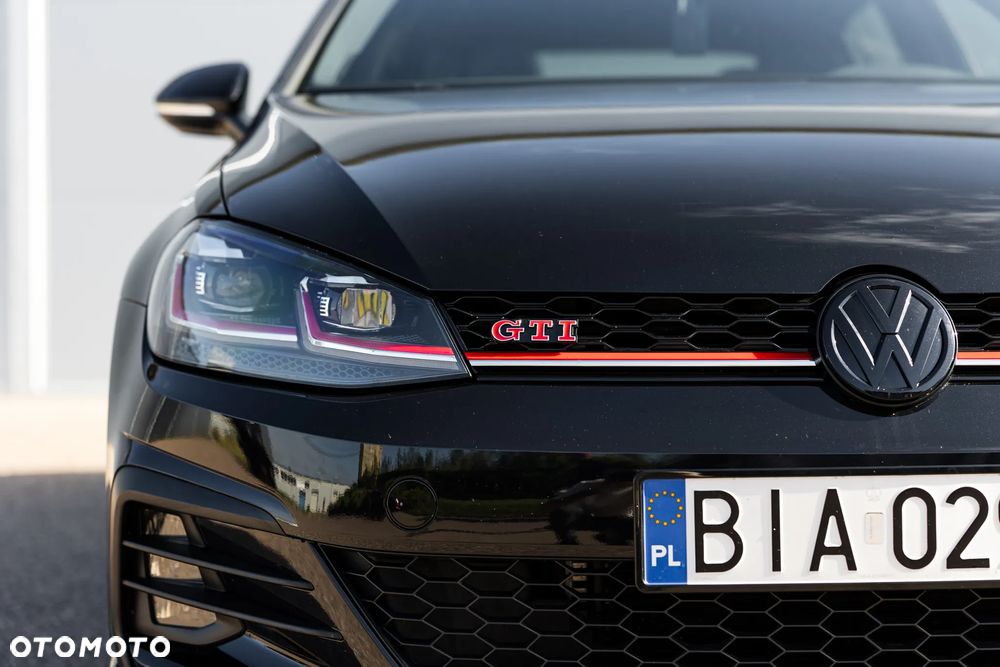 Volkswagen Golf - 22