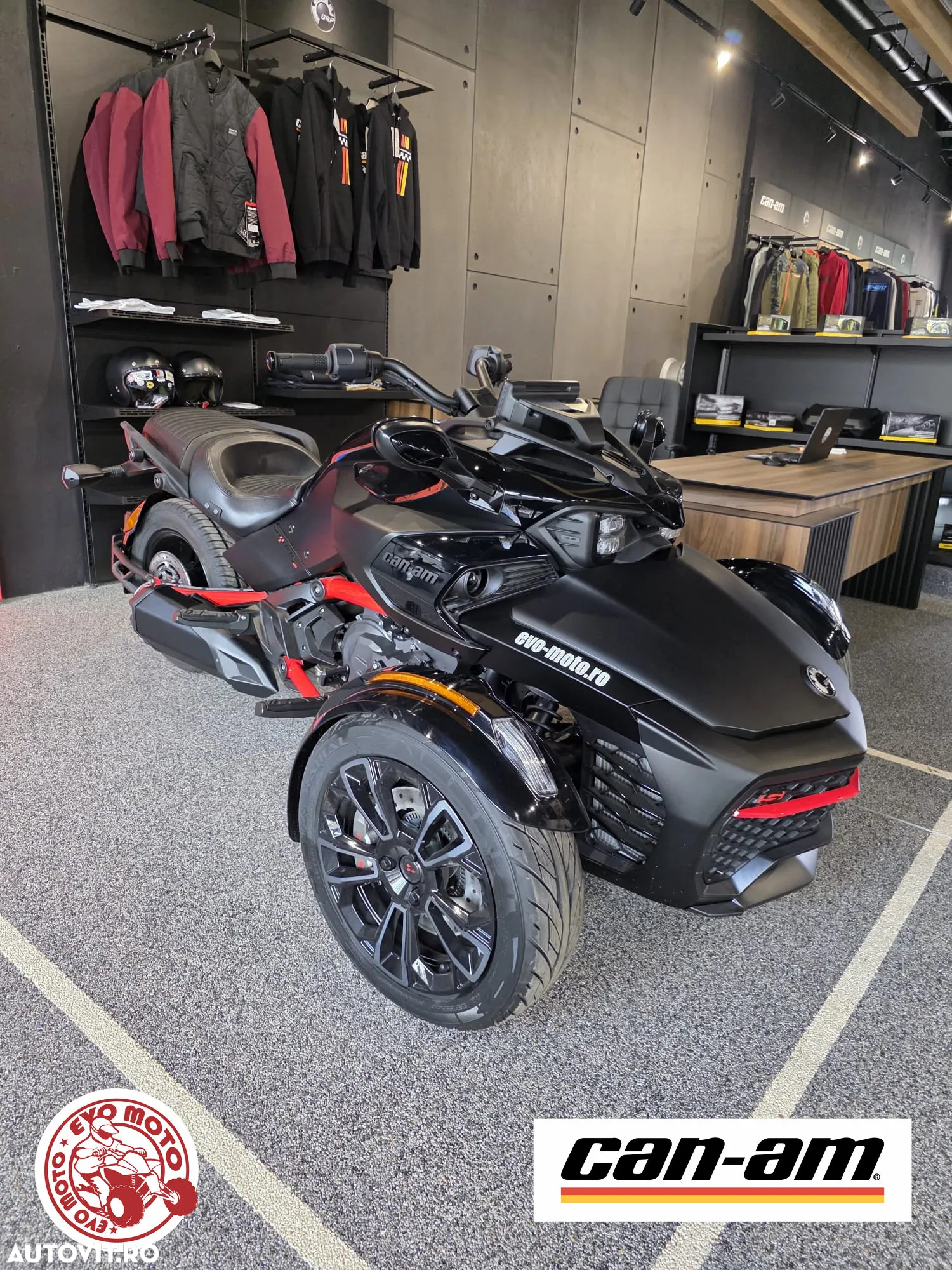 Can-Am Spyder - 8