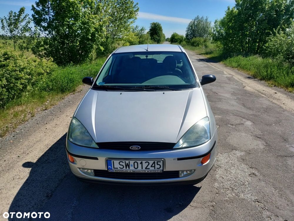 Ford Focus 1.6 Ambiente - 2