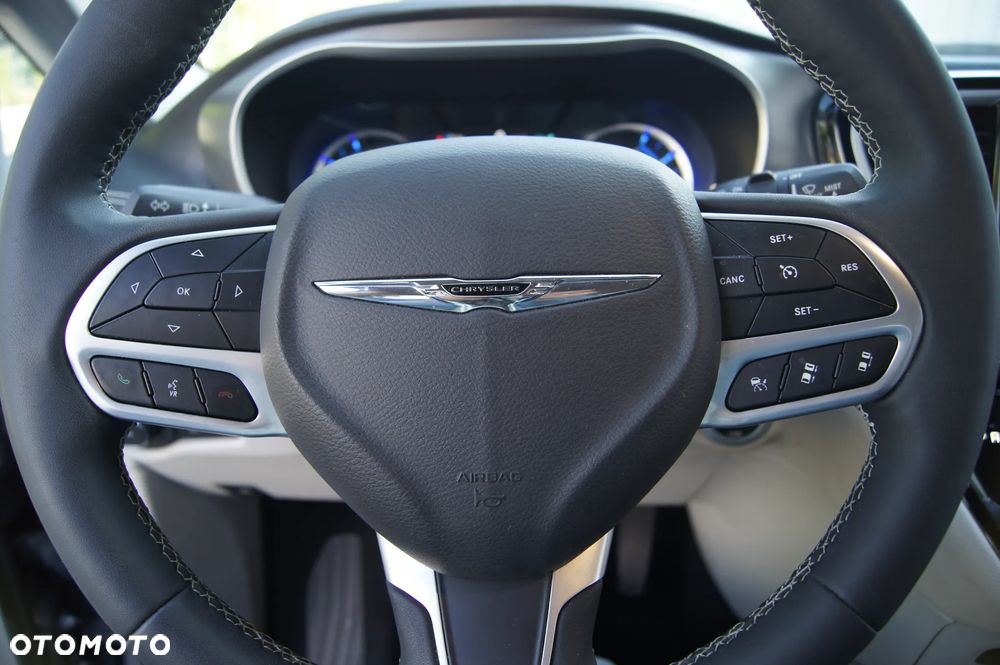 Chrysler Pacifica - 15