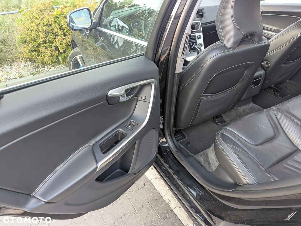 Volvo S60 T6 AWD R-Design - 10