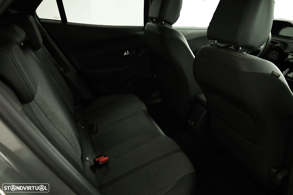 Peugeot 2008 1.2 PureTech Allure - 23
