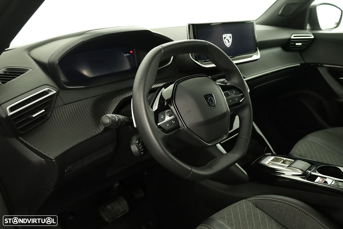 Peugeot 2008 1.2 PureTech Allure EAT8 - 7