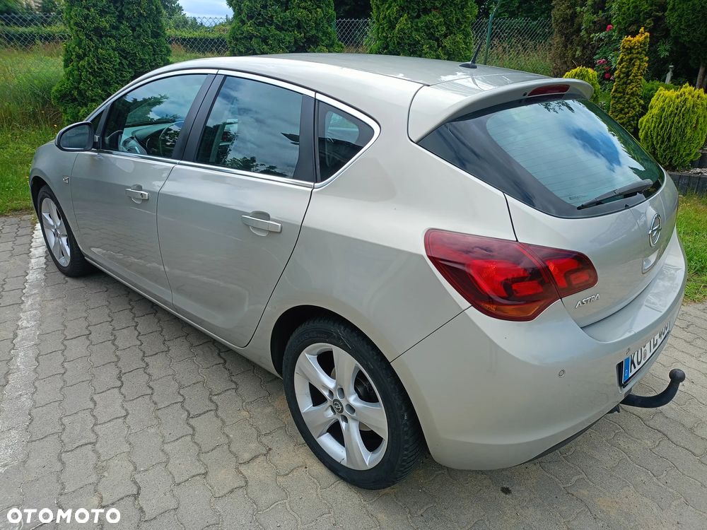 Opel Astra 1.6 Design Edition - 4