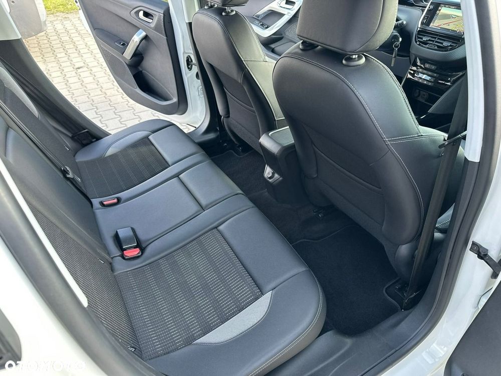 Peugeot 2008 - 11
