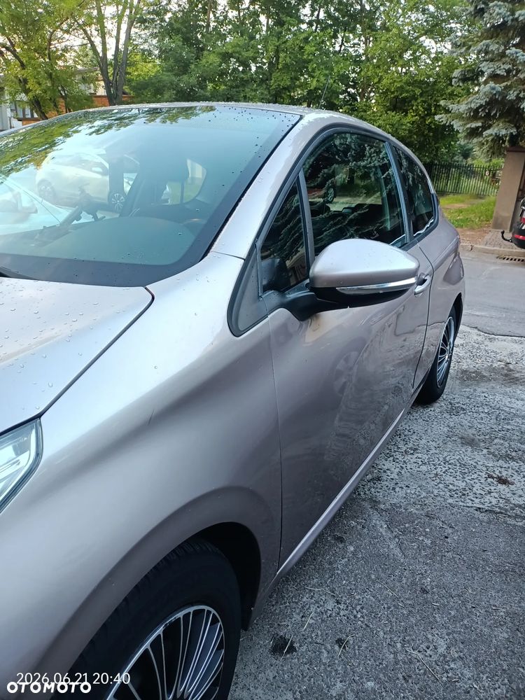 Peugeot 208 - 13