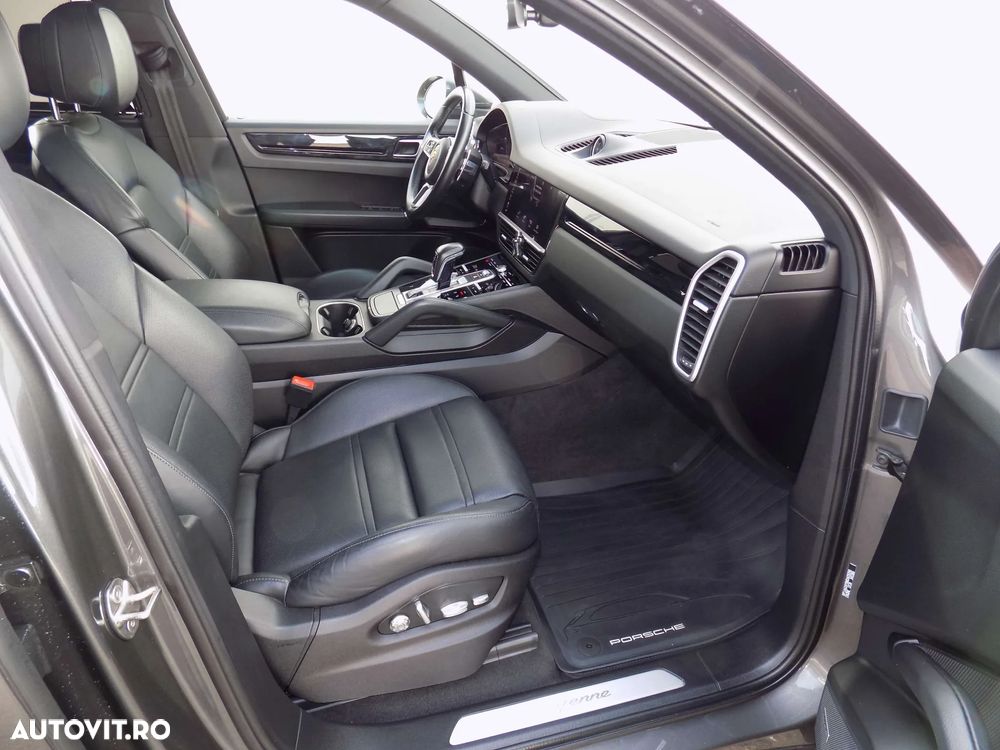 Porsche Cayenne Standard - 30