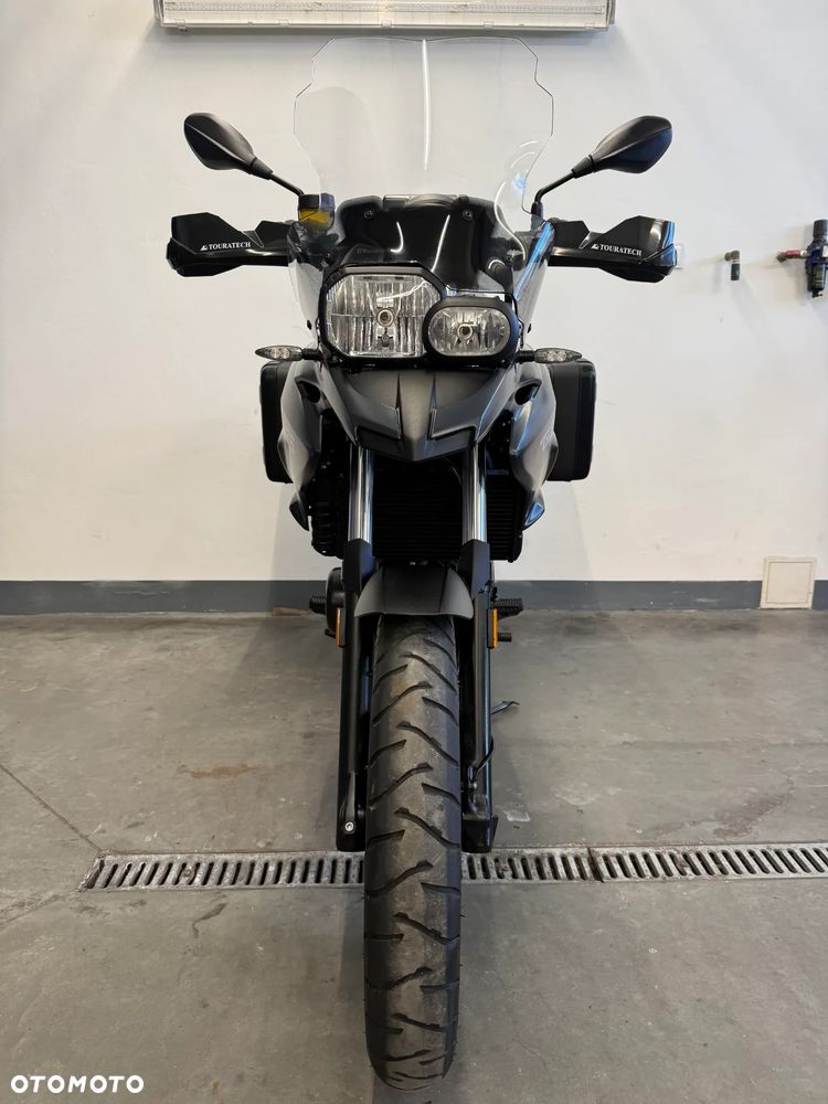 BMW F - 25