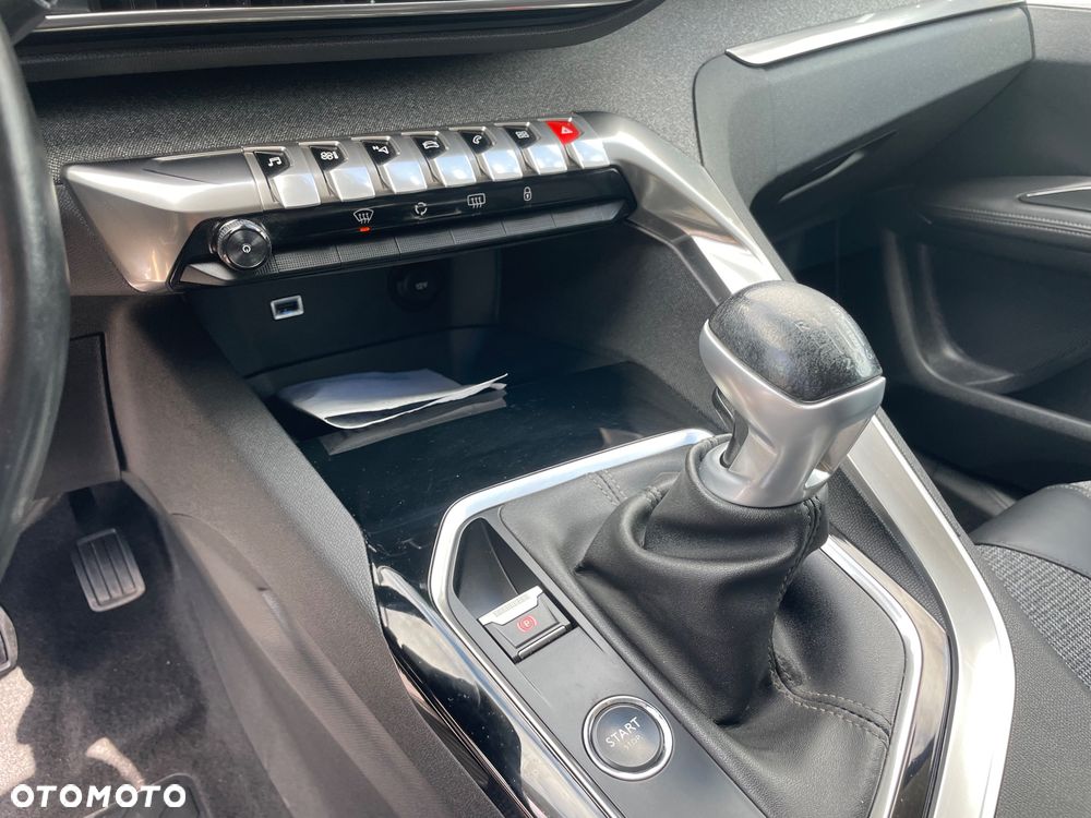 Peugeot 3008 PureTech 130 Stop & Start GPF Allure Business-Paket - 6