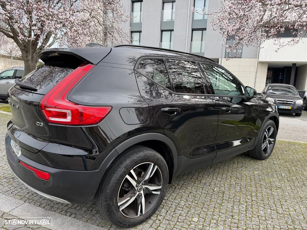 Volvo XC 40 2.0 D3 Momentum Geartronic - 4