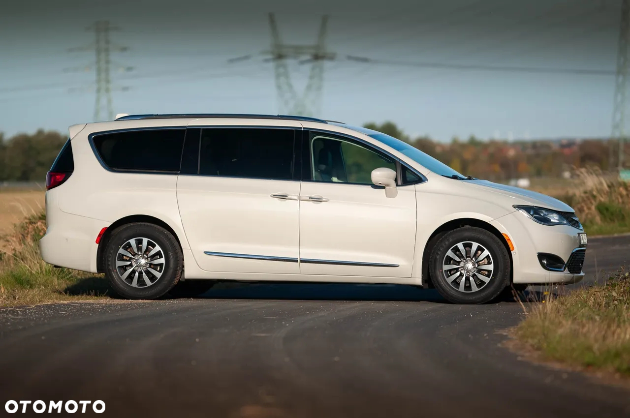 Chrysler Pacifica - 8
