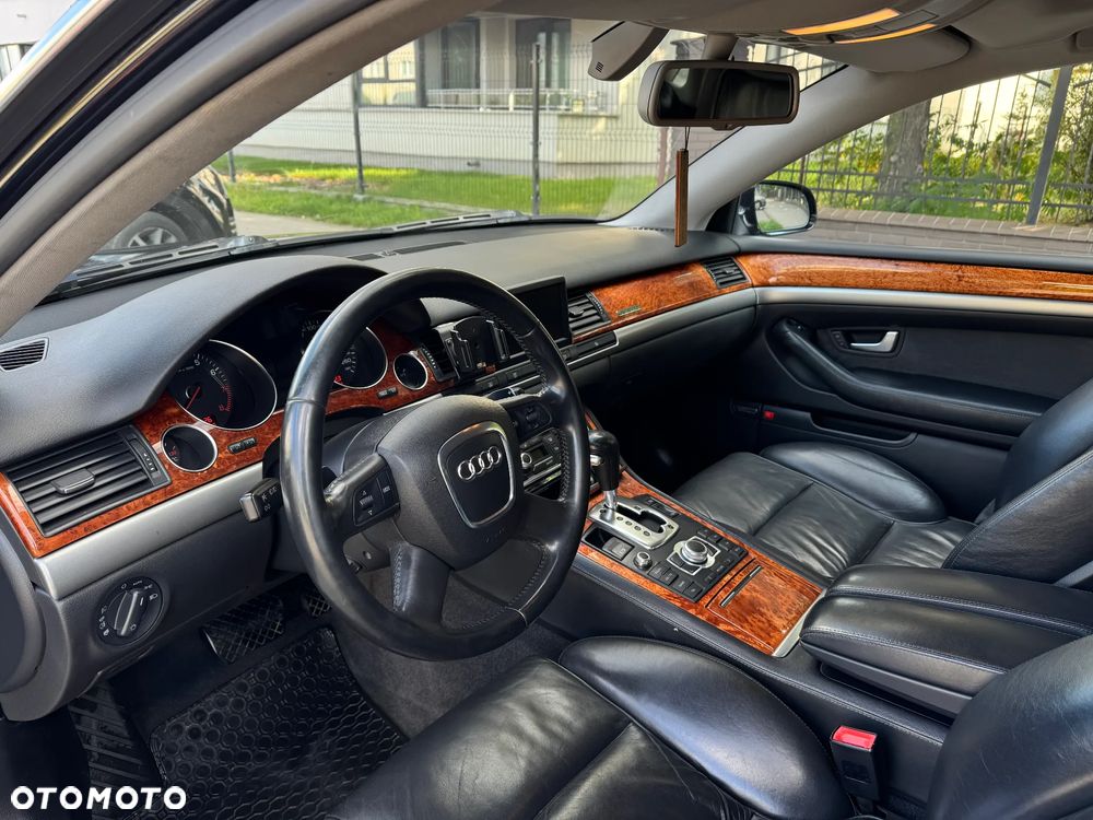 Audi A8 4.2 Quattro - 10