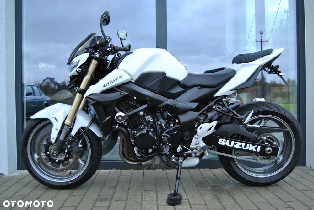 Suzuki GSR - 3