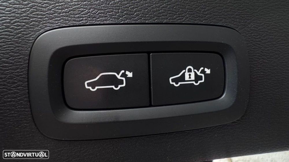 Volvo XC 40 1.5 T5 PHEV Momentum Plus - 9