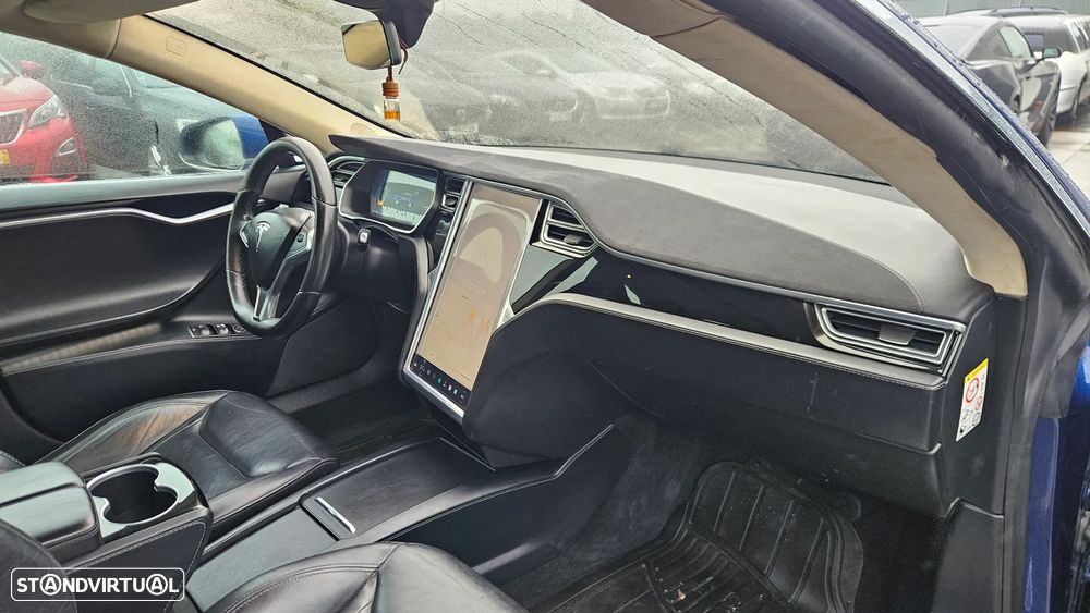 Tesla Model S Standard - 24