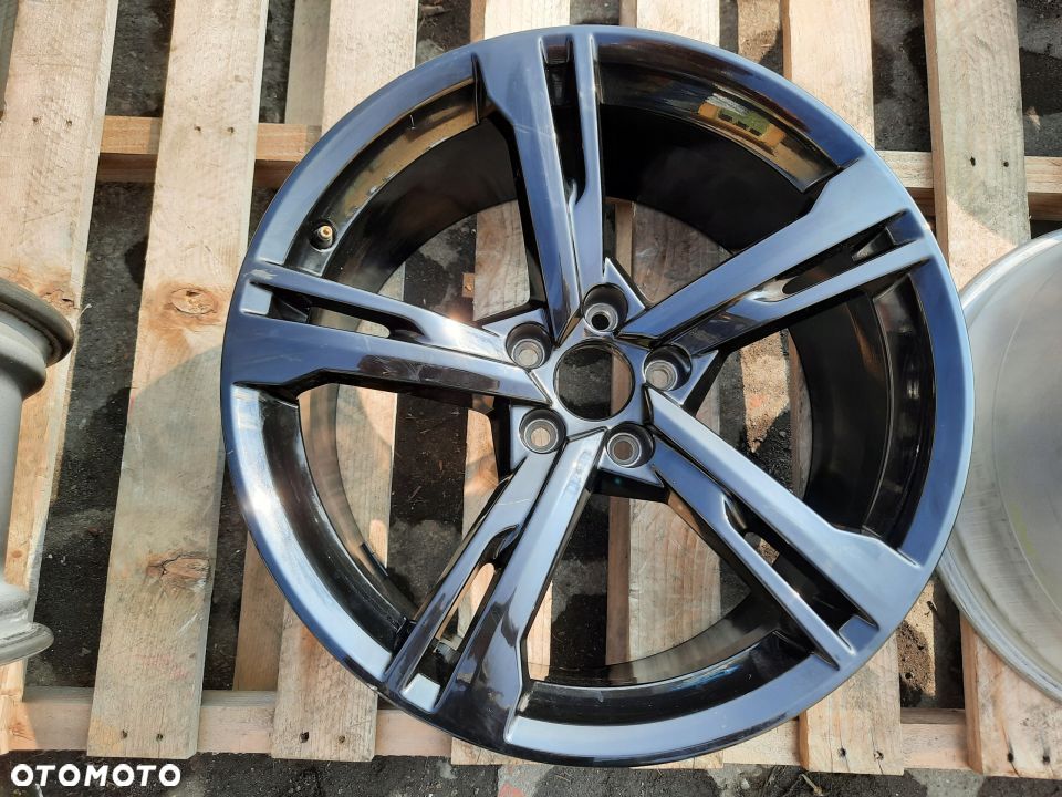 ORYG. AUDI A4 B9 S-LINE 19 8W0 8.5J ET32 193 - 1