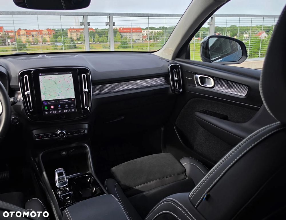 Volvo XC 40 B4 AWD Ultimate Dark - 26