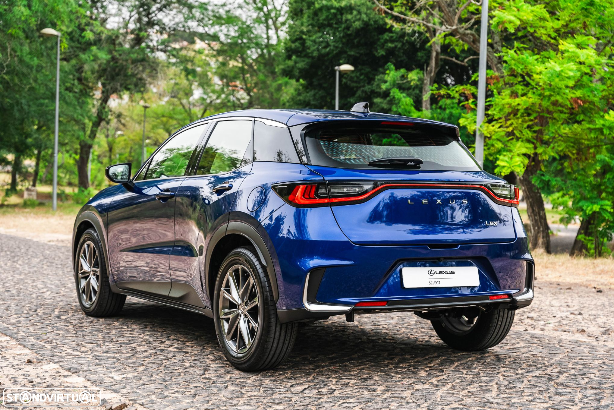 Lexus LBX Elegant Pele Preta - 2