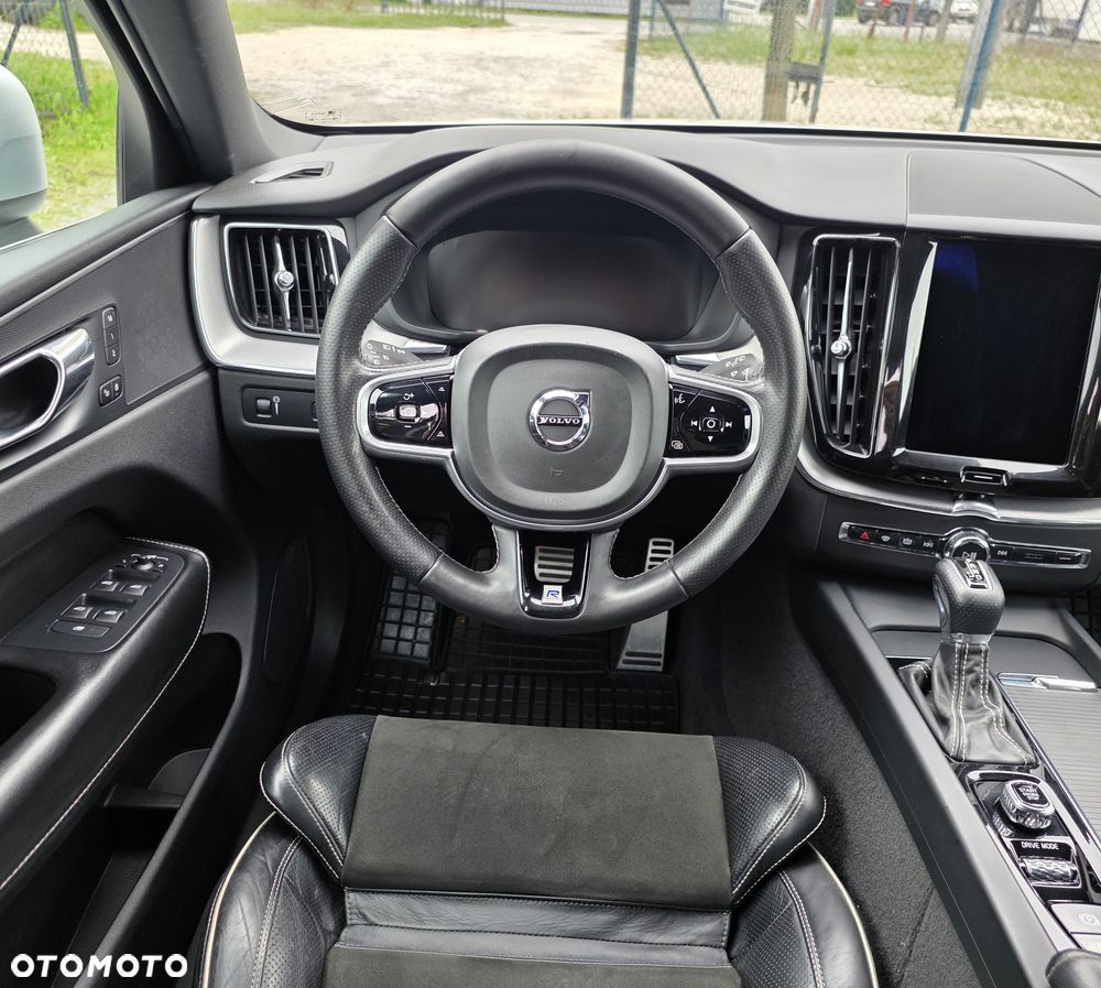 Volvo XC 60 D4 AWD Geartronic RDesign - 16