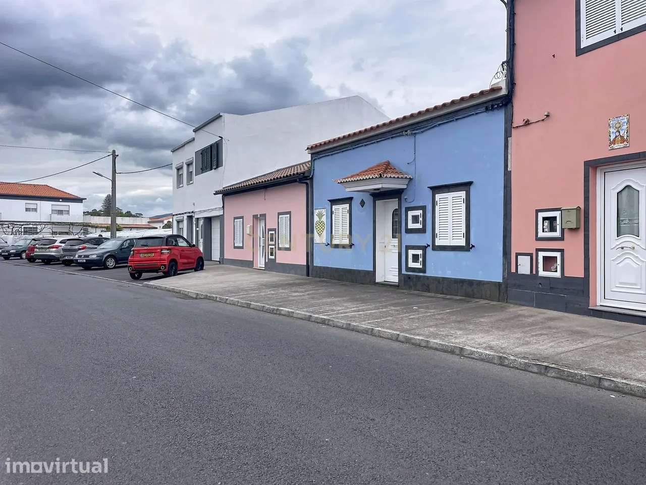 Moradia T3+1 totalmente remodelada com quintal e churrasqueira – Fajã - Grande imagem: 2/27
