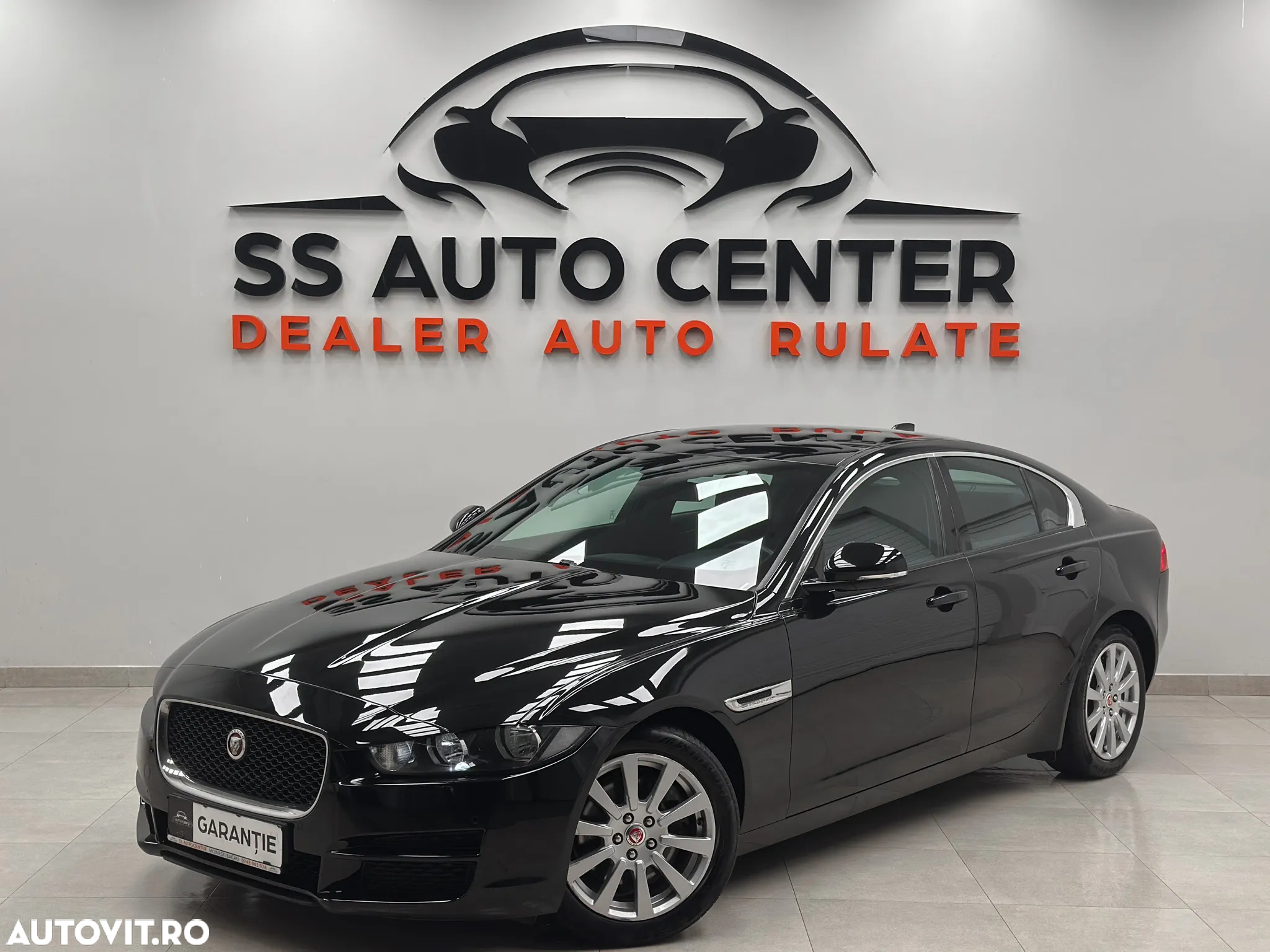 Jaguar XE 2.0 Pure - 2