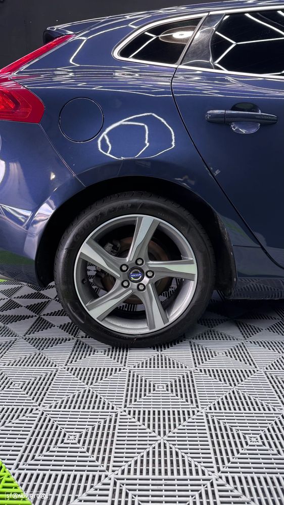 Volvo V40 D2 R Design - 16
