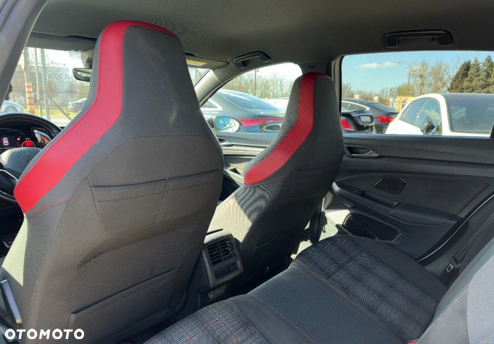 Volkswagen Golf - 16