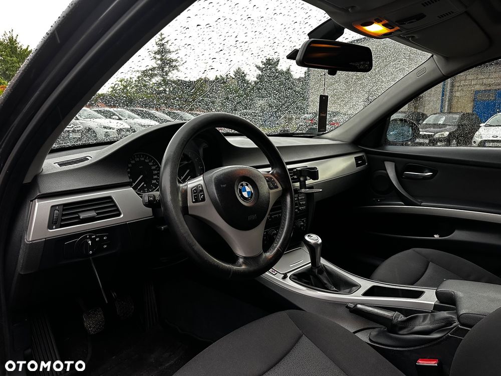 BMW Seria 3 320i - 10