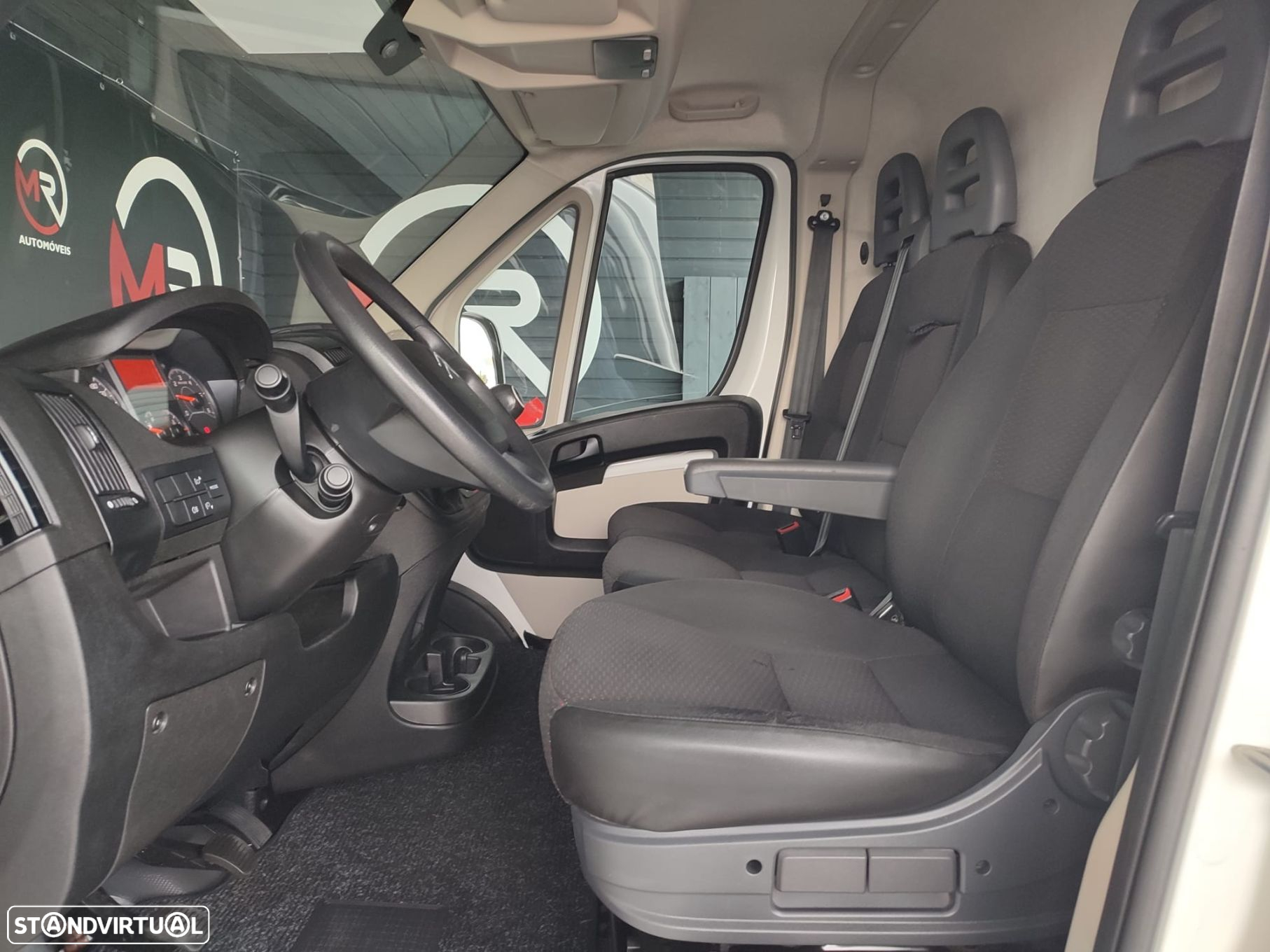 Citroën Jumper 2.0 BlueHDi 35 L2H2 - 23