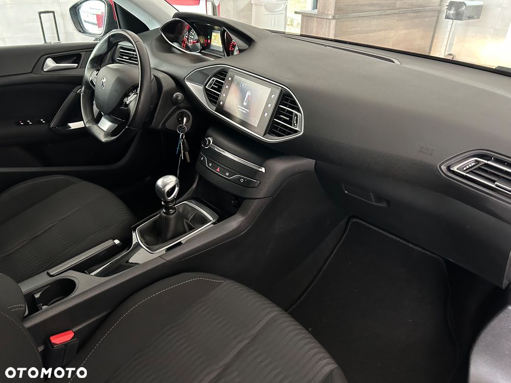 Peugeot 308 1.2 PureTech Active Pack S&S - 28