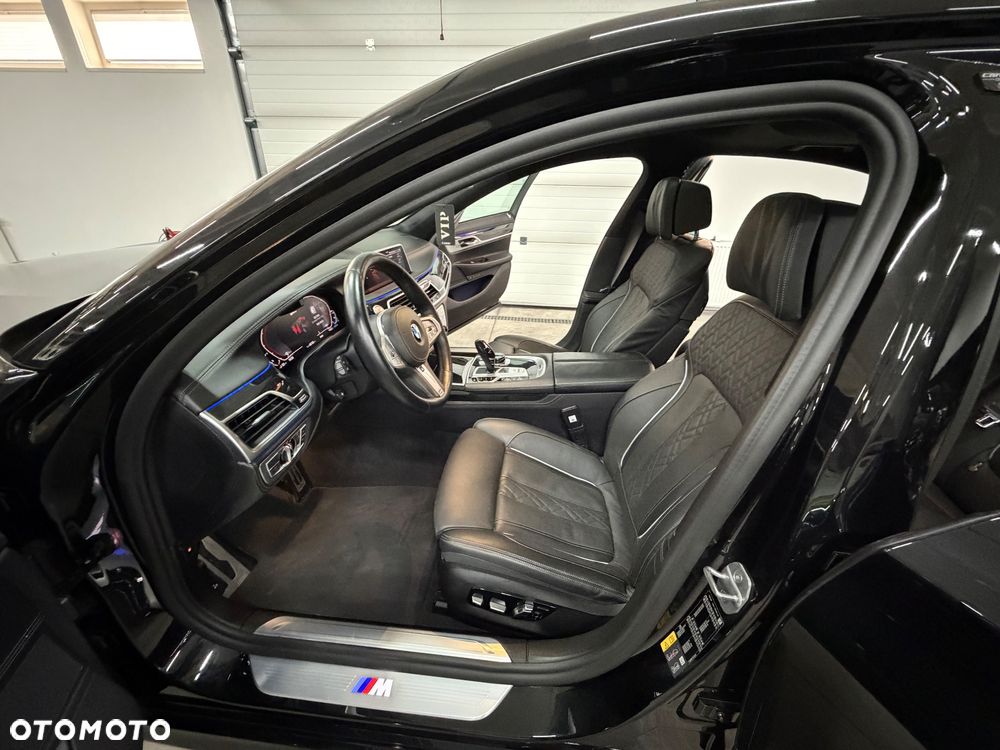 BMW Seria 7 745e sport - 18