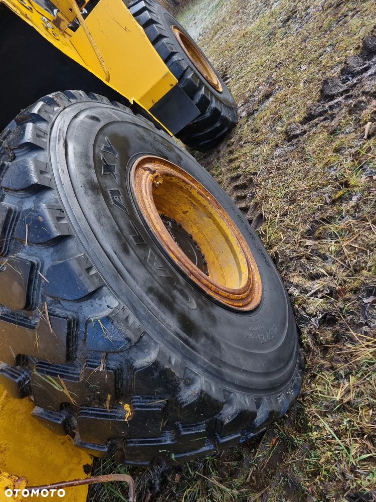Volvo BM 4400 Ładowarka Fadroma Sprowadzona z Norwegii Widły Łyżka Bocian Wysięgnik! Aktualne badania w DEKRA! Oryginał zadbana Bez luzów i wycieków Potężna Moc. Nie pracowała w Kraju! 6 cylindrów pneumat Hamulec Opony jak Nowe - 8