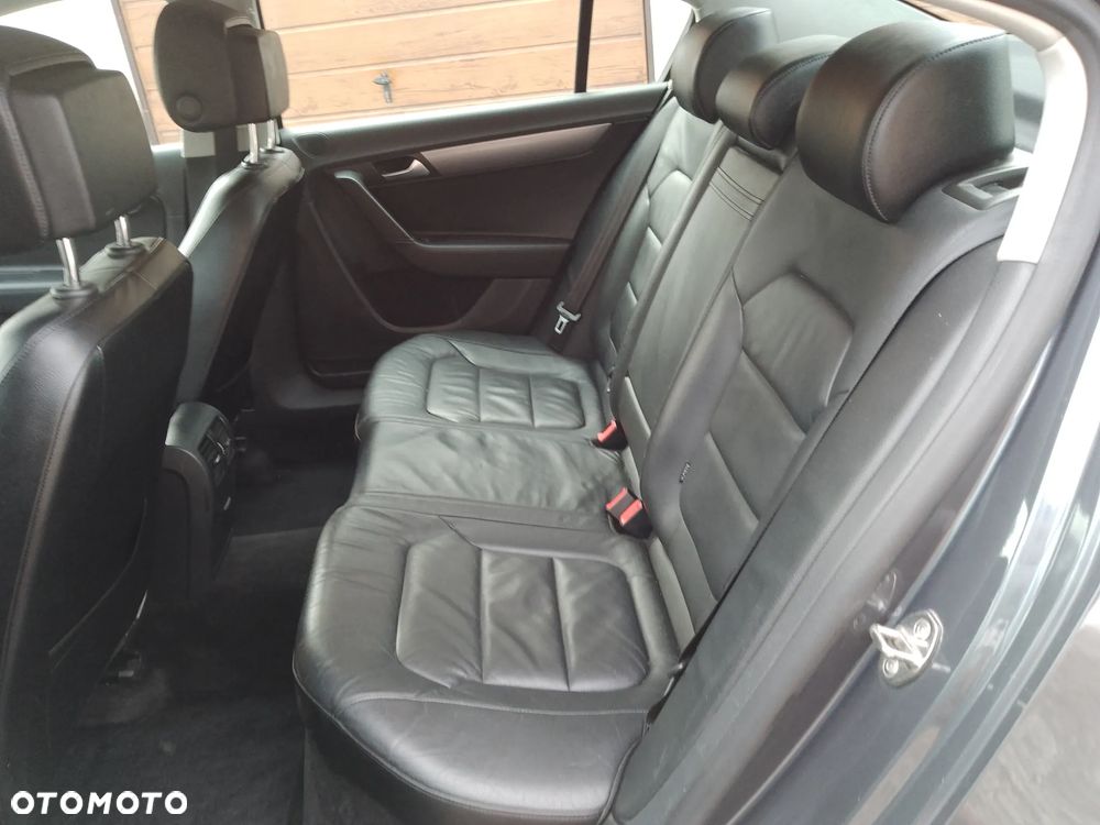 Volkswagen Passat 1.6 TDI DPF BlueMot Highline - 12