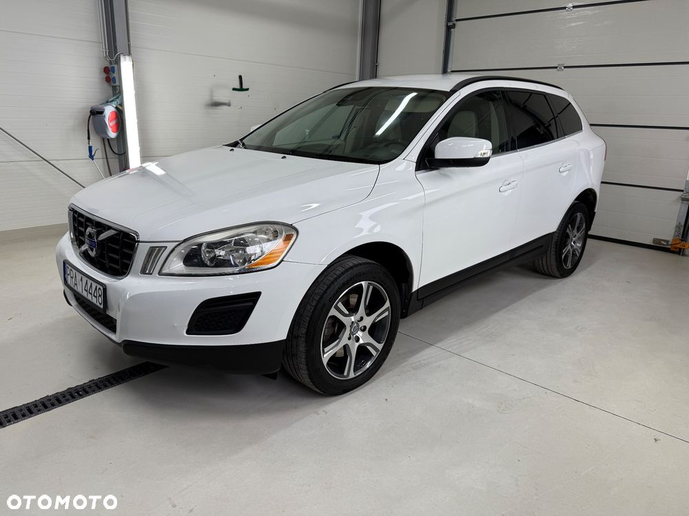 Volvo XC 60 DRIVe R Design - 2