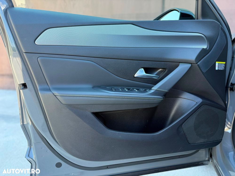 Peugeot 408 180 e-EAT8 GT - 24