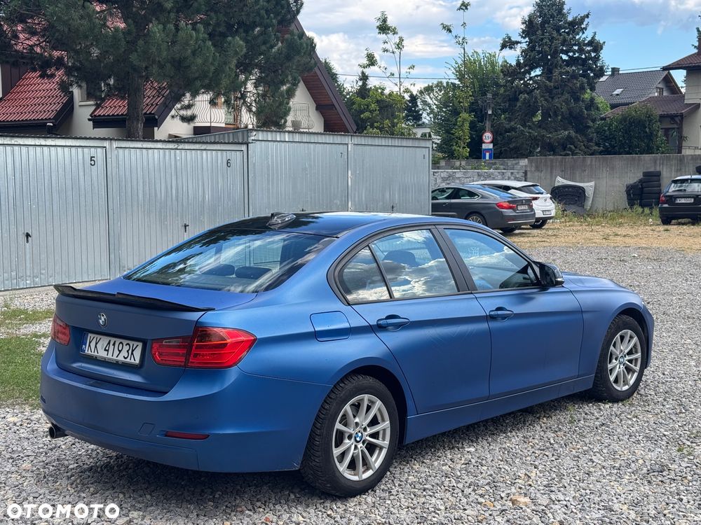 BMW Seria 3 316i - 4