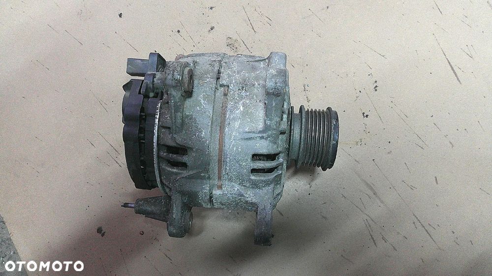 VW GOLF V 1.9 TDI ALTERNATOR - 4