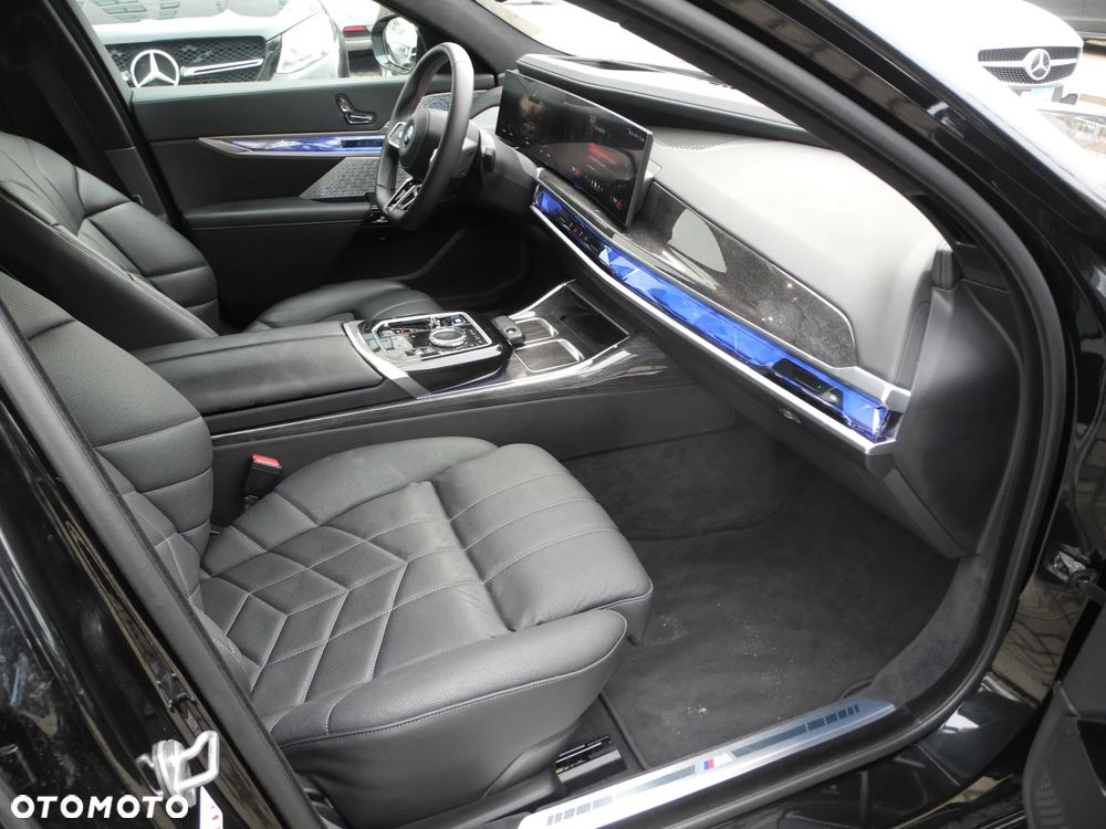 BMW i7 - 16