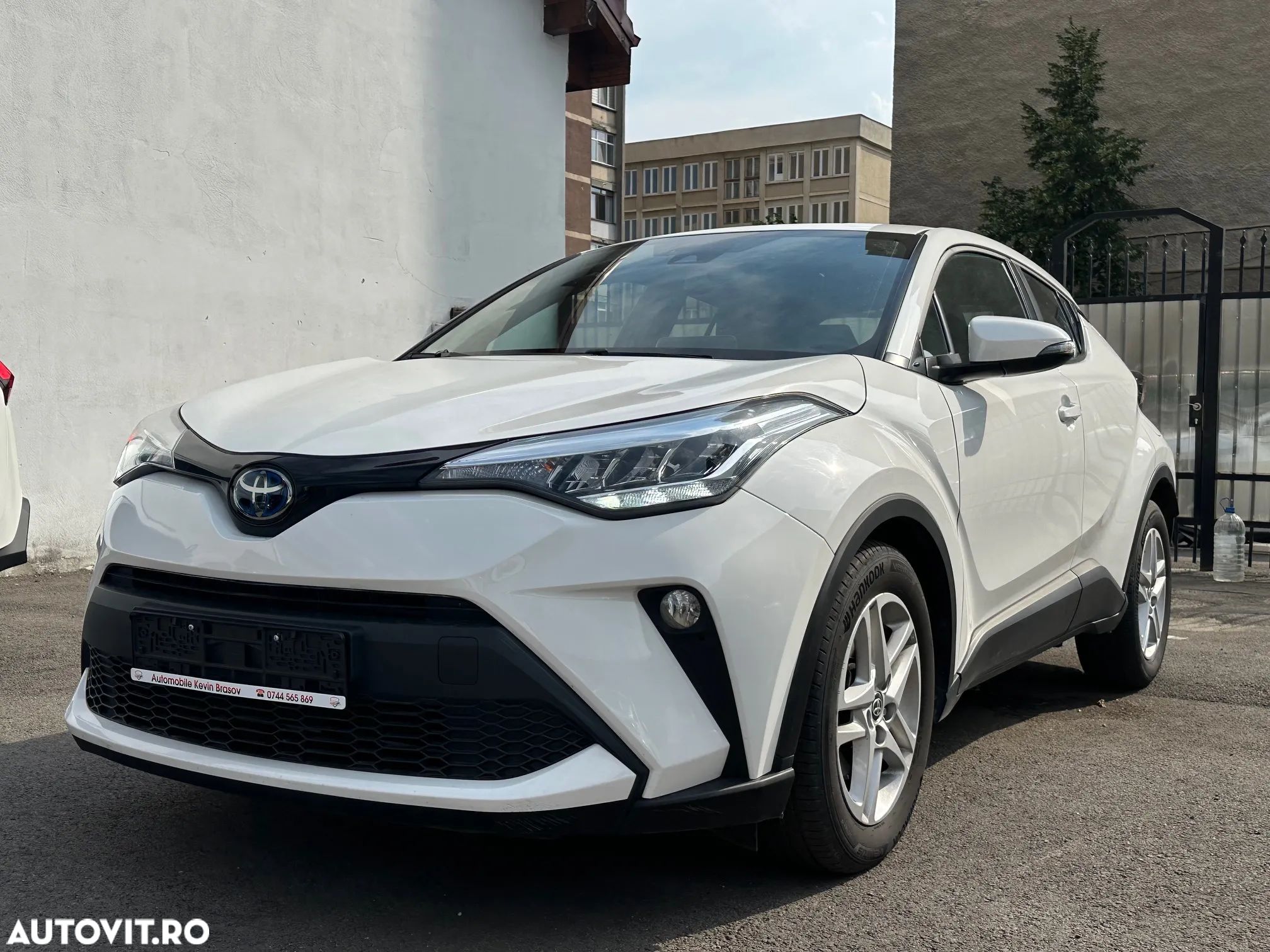 Toyota C-HR 1.8 Hybrid Business Edition - 1